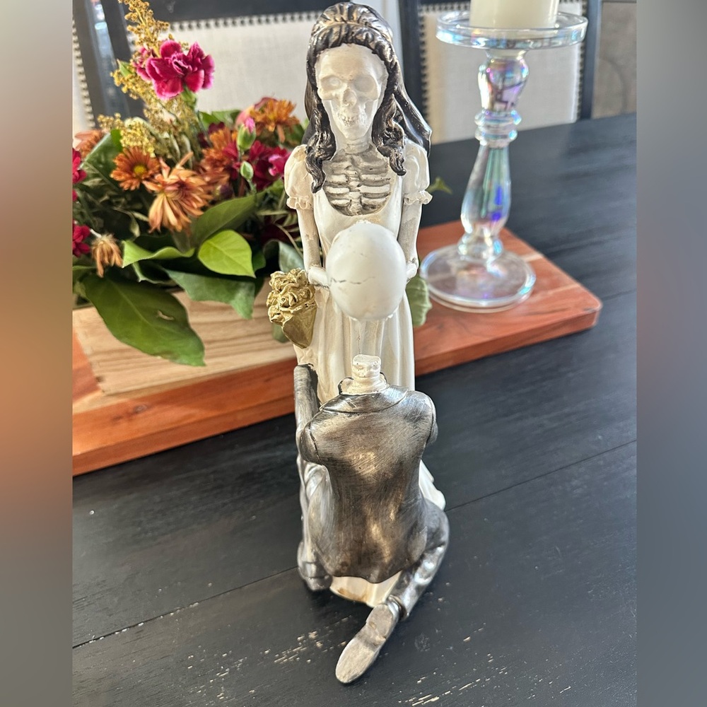 💀🖤 Gothic Skeleton Bride & Groom Figurine Halloween Day of the Dead Wedding Gift - Picture 4 of 6